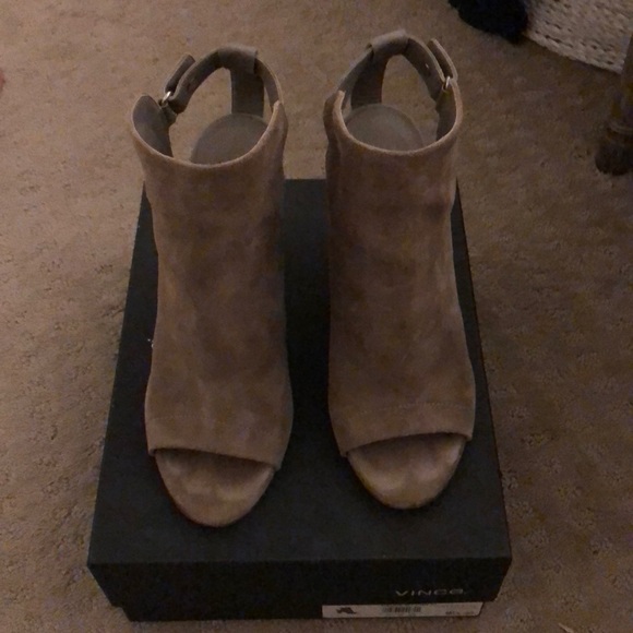 Vince Addison Heels - Picture 2 of 6